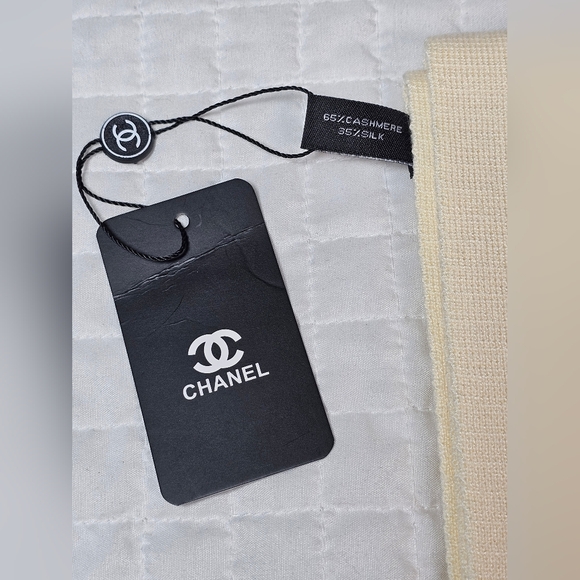 CHANEL Cashmere And Silk Cream Knit Scarf with Pearl Logo Embellishments NWT - Picture 8 of 10